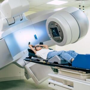 LRT- lekarze wykonujący procedury z zakresu radioterapii lub nadzorujący wykonywanie takich procedur